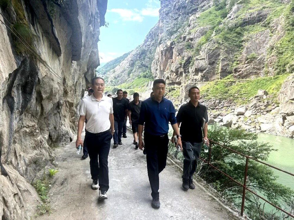 凉山冕宁:范洪春深入新兴乡调研督导